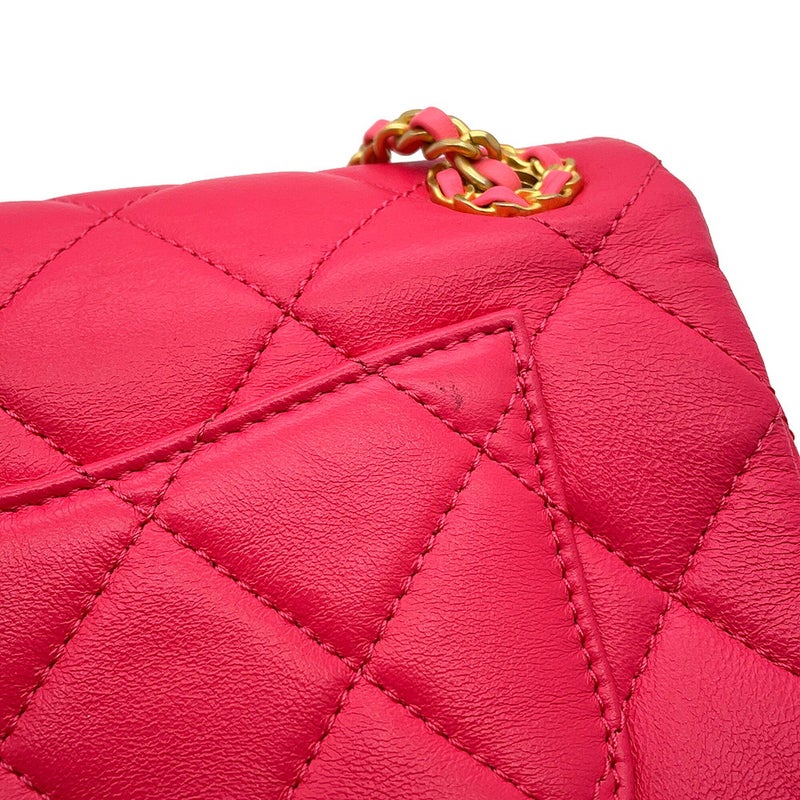 シャネル チェーンショルダーバッグ ミニフラップ マトラッセ ココマーク シャネル19 レザー CHANEL