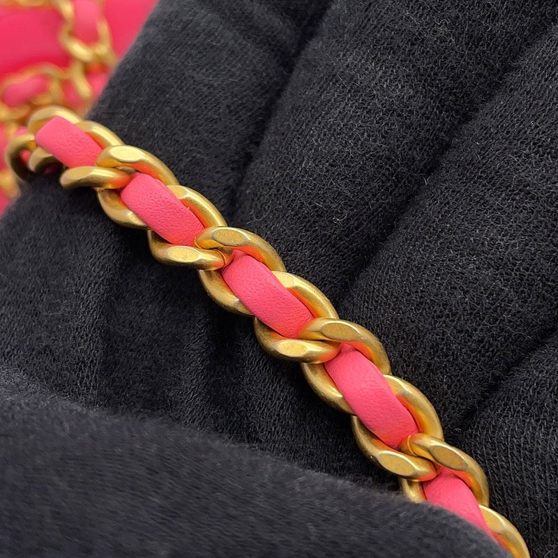シャネル チェーンショルダーバッグ ミニフラップ マトラッセ ココマーク シャネル19 レザー CHANEL