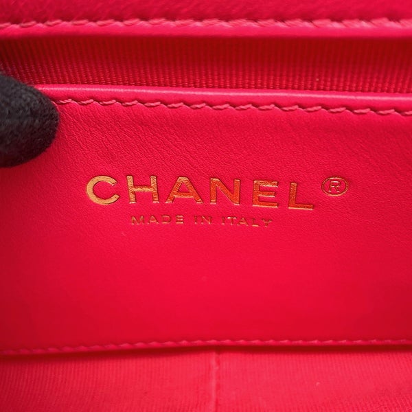 シャネル チェーンショルダーバッグ ミニフラップ マトラッセ ココマーク シャネル19 レザー CHANEL