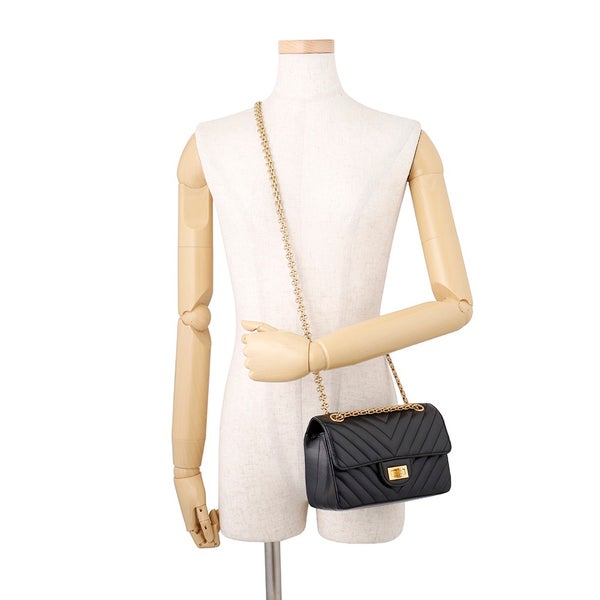 シャネル チェーンショルダーバッグ Vステッチ シェブロン 2.55 ミニ エイジドカーフレザー AS0874 CHANEL 黒