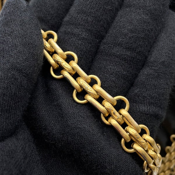 シャネル チェーンショルダーバッグ Vステッチ シェブロン 2.55 ミニ エイジドカーフレザー AS0874 CHANEL 黒