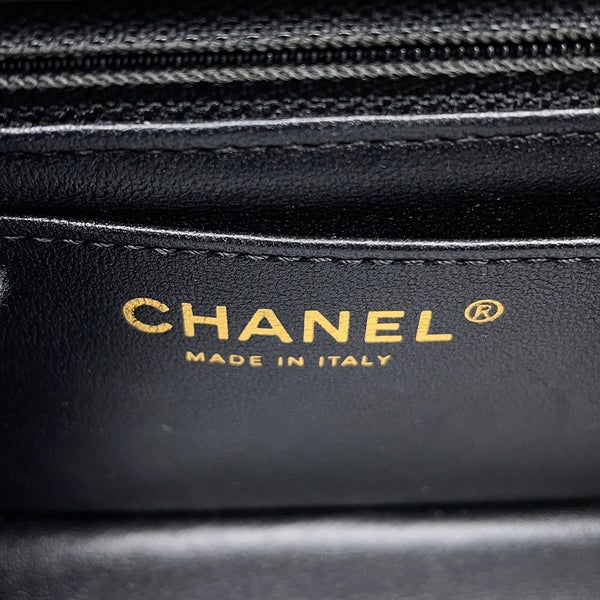 シャネル チェーンショルダーバッグ Vステッチ シェブロン 2.55 ミニ エイジドカーフレザー AS0874 CHANEL 黒