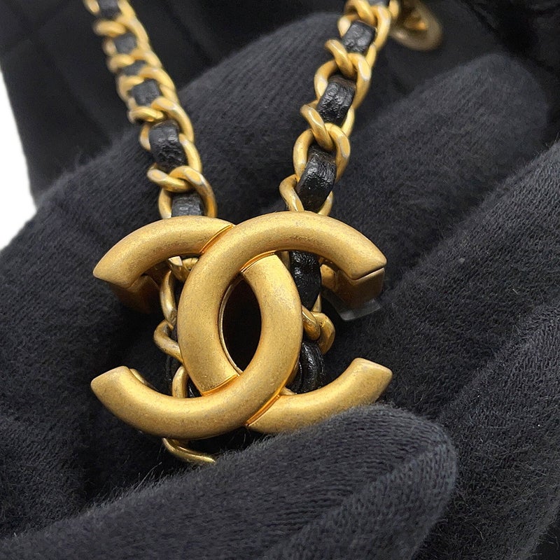 シャネル チェーンショルダーバッグ ココマーク CHANEL 25 スモール キャビアスキン AS5293 CHANEL 黒