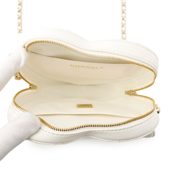シャネル チェーンショルダーバッグ マトラッセ ハートシェイプ ラムスキン AS3191 CHANEL バッグ 白