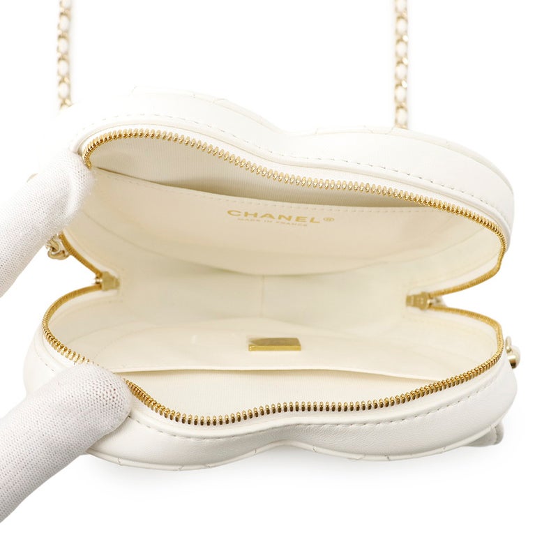 シャネル チェーンショルダーバッグ マトラッセ ハートシェイプ ラムスキン AS3191 CHANEL バッグ 白