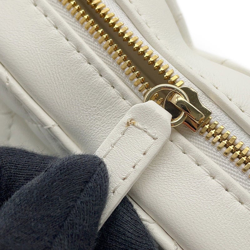 シャネル チェーンショルダーバッグ マトラッセ ハートシェイプ ラムスキン AS3191 CHANEL バッグ 白