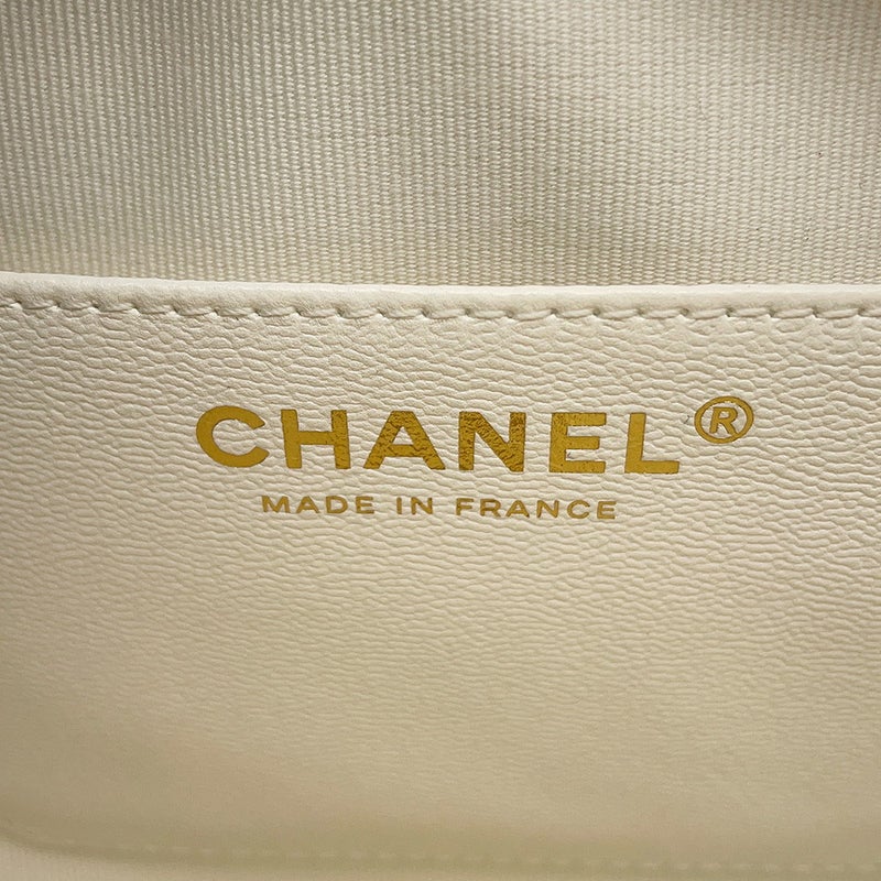 シャネル チェーンショルダーバッグ マトラッセ ハートシェイプ ラムスキン AS3191 CHANEL バッグ 白