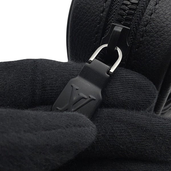 ルイヴィトン ショルダーバッグ モノグラム・シャドウ トリオ・メッセンジャー M26713 LOUIS VUITTON ブラック 黒