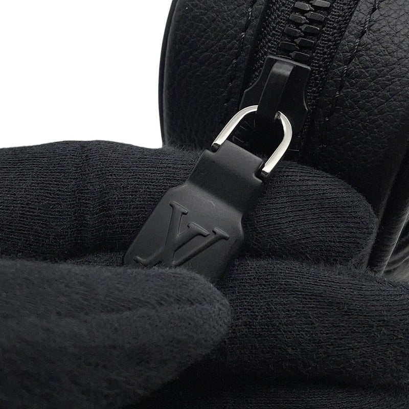 ルイヴィトン ショルダーバッグ モノグラム・シャドウ トリオ・メッセンジャー M26713 LOUIS VUITTON ブラック 黒