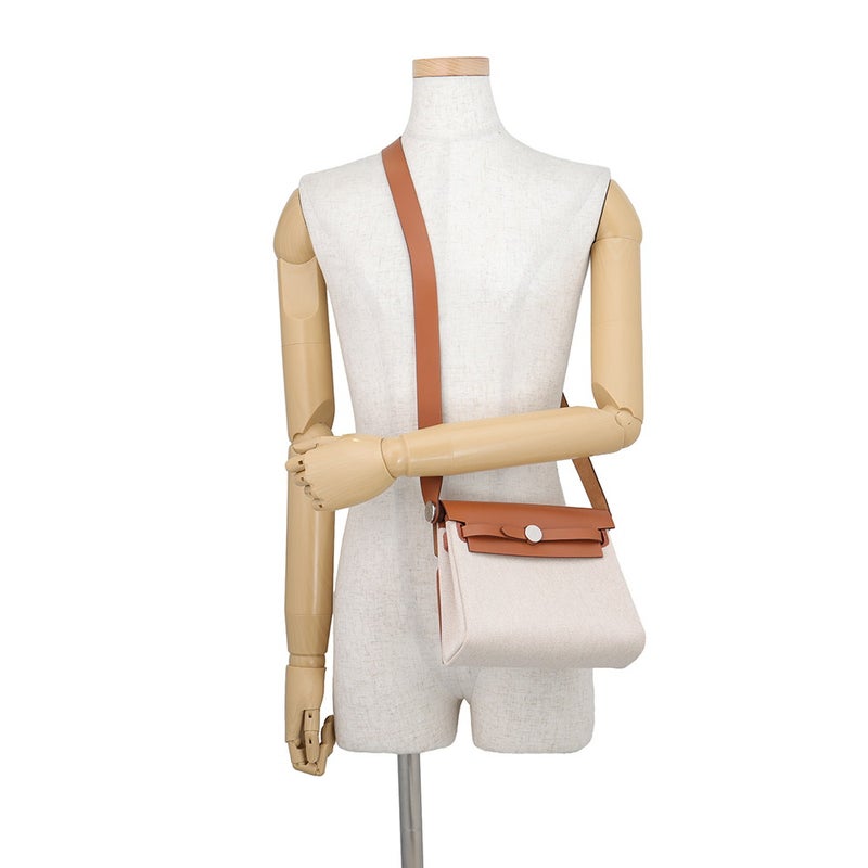 エルメス ショルダーバッグ エールバッグジップ ミニ エクリュ/ゴールド/シルバー金具 トワルアッシュ/ヴァッシュハンター K刻印 HERMES