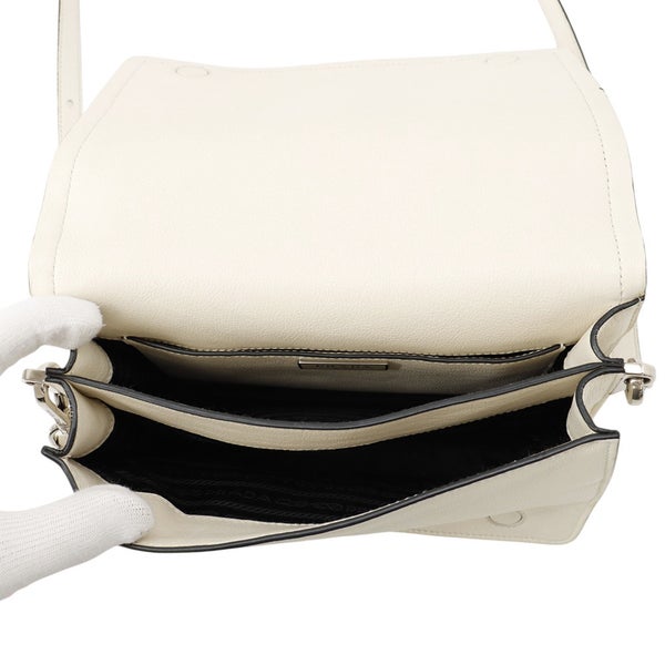 プラダ ショルダーバッグ グレースカーフ トライアングルロゴ 1BD296 PRADA バッグ 白