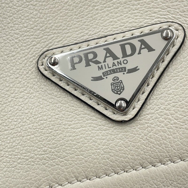 プラダ ショルダーバッグ グレースカーフ トライアングルロゴ 1BD296 PRADA バッグ 白