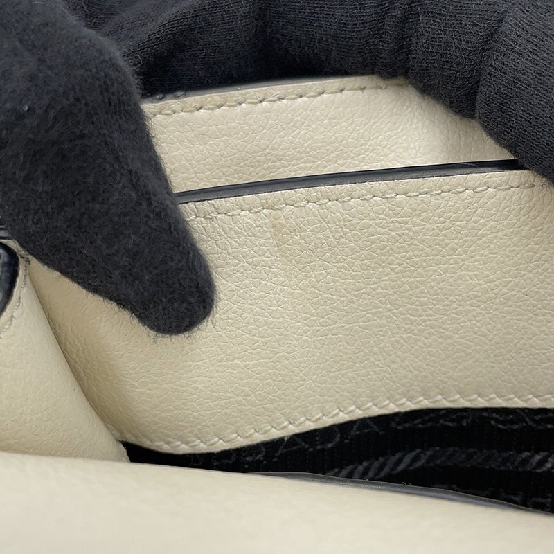プラダ ショルダーバッグ グレースカーフ トライアングルロゴ 1BD296 PRADA バッグ 白
