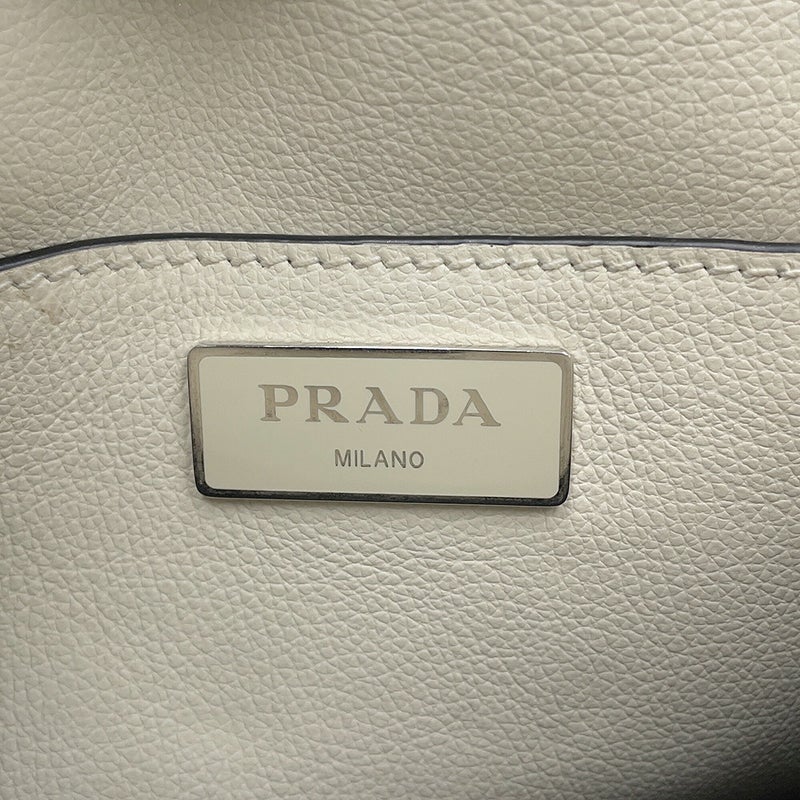 プラダ ショルダーバッグ グレースカーフ トライアングルロゴ 1BD296 PRADA バッグ 白