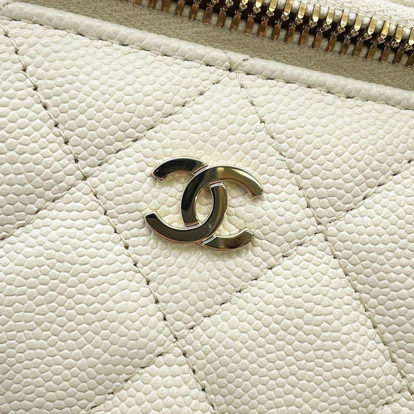 シャネル チェーンショルダーバッグ バニティケース ココマーク マトラッセ キャビアスキン AP1341 CHANEL 白