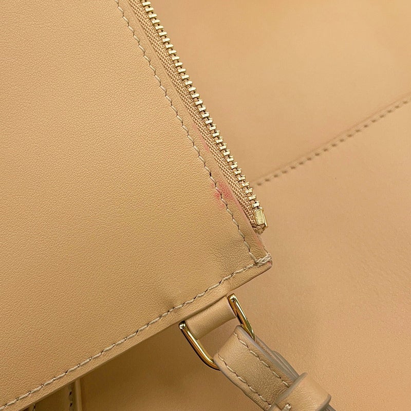 サルヴァトーレ・フェラガモ トートバッグ チャーミング トートXL カーフレザー 216999 Ferragamo