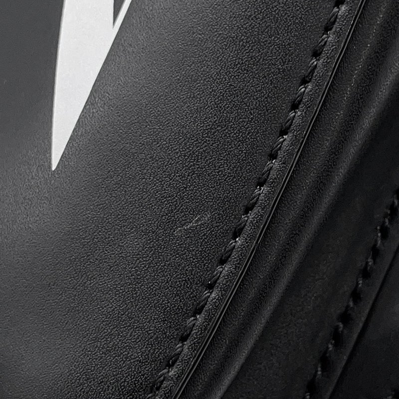 ヴァレンティノ・ガラヴァーニ ボディバッグ VLTNロゴ レザー VY2B0A10WJW VALENTINO ベルトバッグ 黒