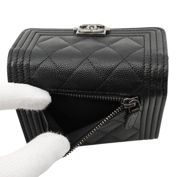 シャネル 三つ折り財布 ボーイシャネル ココマーク マトラッセ ウォレット キャビアスキン A80734 CHANEL 財布 黒