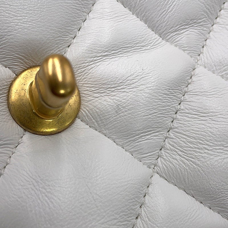シャネル チェーンショルダーバッグ ミニマトラッセ ココマーク ラムスキン AS3205 CHANEL 白