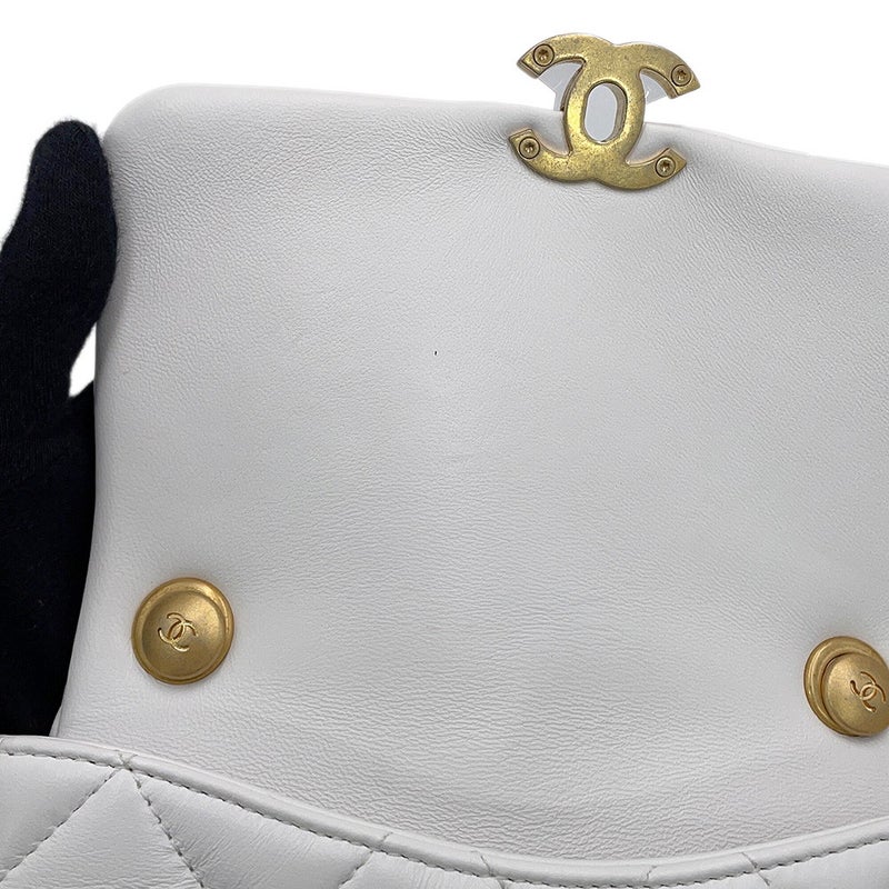 シャネル チェーンショルダーバッグ ミニマトラッセ ココマーク ラムスキン AS3205 CHANEL 白