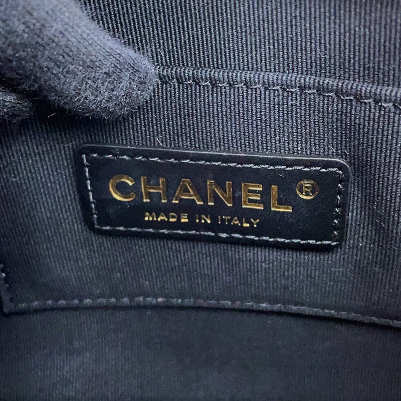 シャネル チェーンショルダーバッグ ミニマトラッセ ココマーク ラムスキン AS3205 CHANEL 白