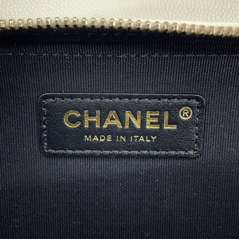 シャネル チェーンショルダーバッグ マトラッセ ココマーク ミニフラップ キャビアスキン AS3002 CHANEL 白
