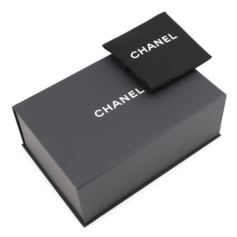 シャネル チェーンショルダーバッグ マトラッセ ココマーク ミニフラップ キャビアスキン AS3002 CHANEL 白