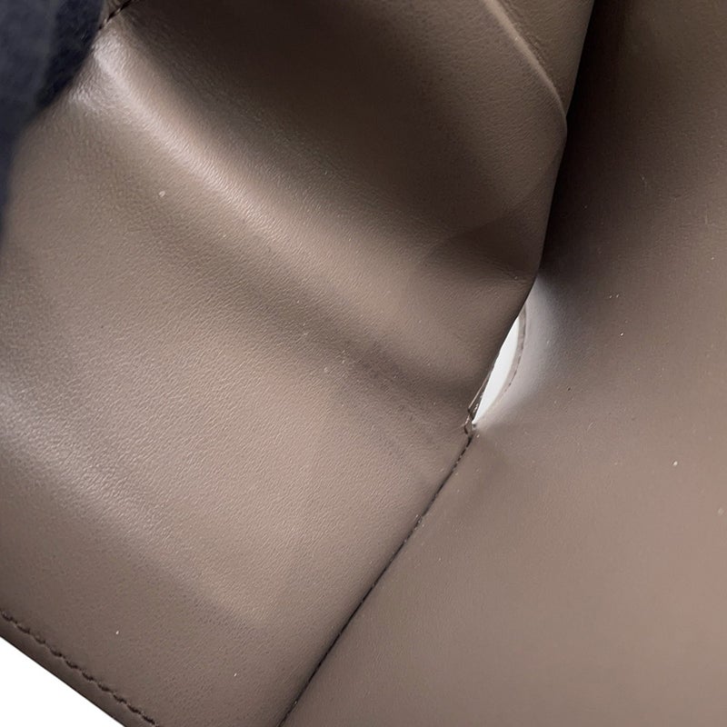 セリーヌ 三つ折り財布 トリオンフ スモール フラップウォレット 10D783DPV CELINE 財布