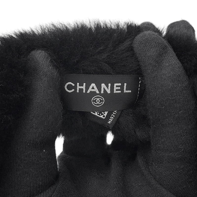 シャネル イヤーマフ ココマーク シアリングラムスキン AAB261 CHANEL 2025/26年 ココ ネージュ コレクション 黒 白