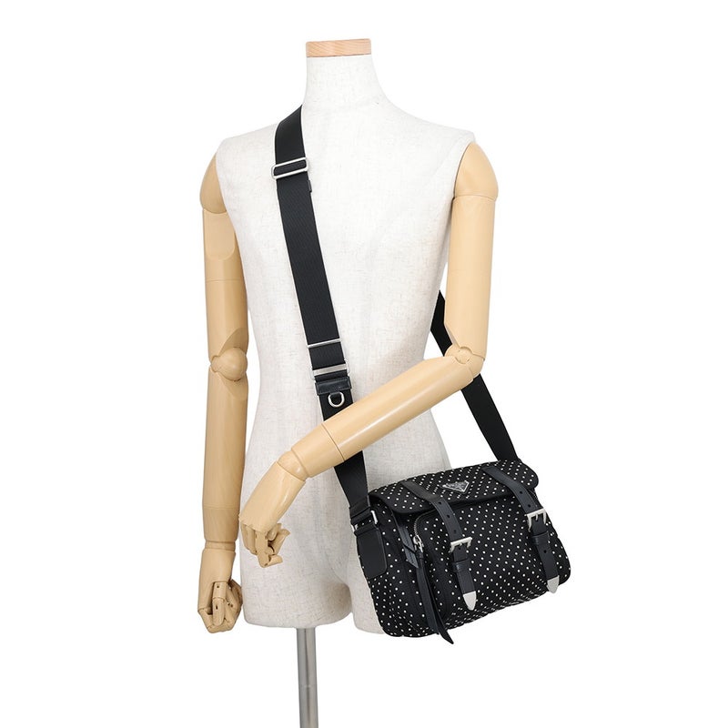 プラダ ショルダーバッグ トライアングルロゴ スタッズ ナイロン 1BD382 PRADA 黒