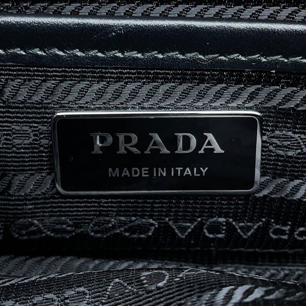 プラダ ショルダーバッグ トライアングルロゴ スタッズ ナイロン 1BD382 PRADA 黒