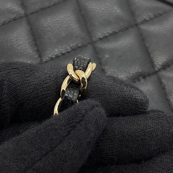 シャネル チェーンショルダーバッグ マトラッセ ココマーク クラシック チェーンクラッチ キャビアスキン AP4425 CHANEL 黒