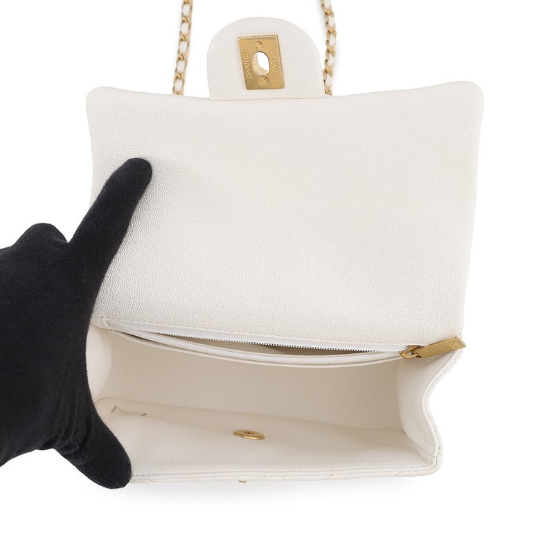シャネル チェーンショルダーバッグ マトラッセ ココマーク トップハンドル ミニ フラップ キャビアスキン AS2431 CHANEL 白