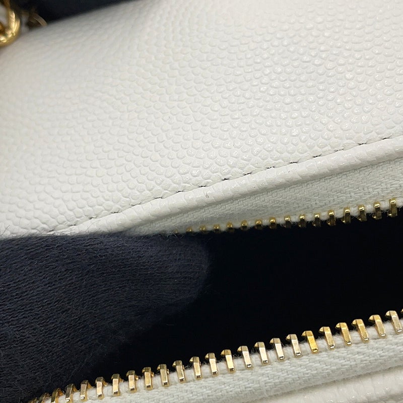 シャネル チェーンショルダーバッグ マトラッセ ココマーク カメラバッグ キャビアスキン CHANEL 白