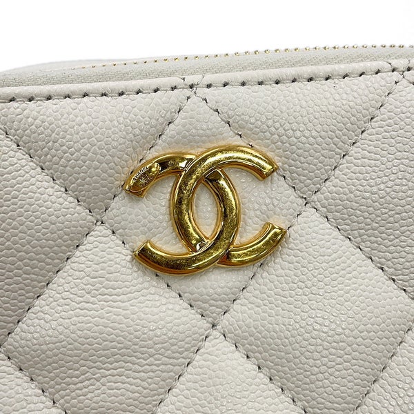 シャネル チェーンショルダーバッグ マトラッセ ココマーク カメラバッグ キャビアスキン CHANEL 白
