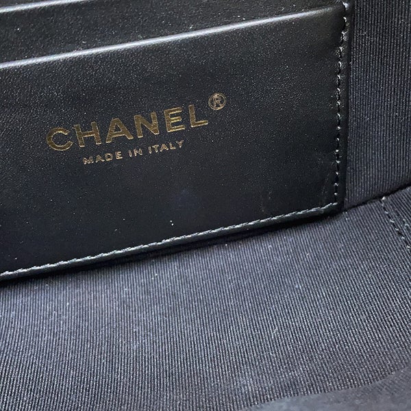 シャネル チェーンショルダーバッグ マトラッセ ココマーク カメラバッグ キャビアスキン CHANEL 白