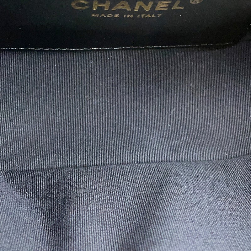 シャネル チェーンショルダーバッグ マトラッセ ココマーク カメラバッグ キャビアスキン CHANEL 白