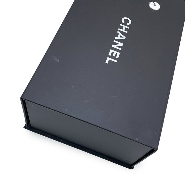 シャネル チェーンショルダーバッグ マトラッセ ココマーク カメラバッグ キャビアスキン CHANEL 白