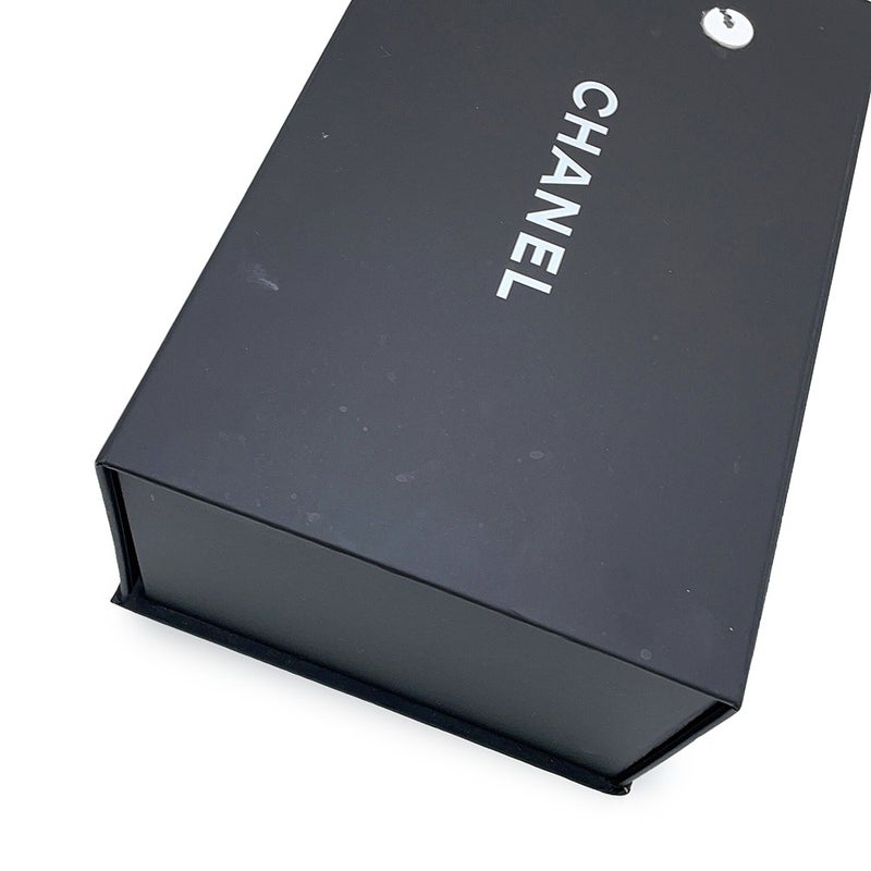 シャネル チェーンショルダーバッグ マトラッセ ココマーク カメラバッグ キャビアスキン CHANEL 白