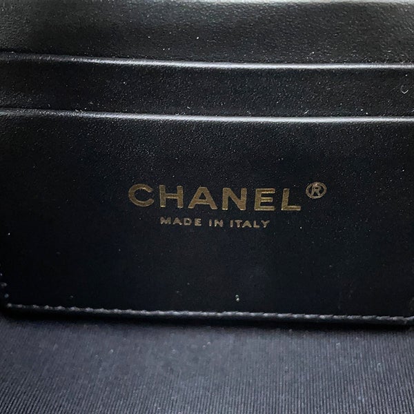 シャネル チェーンショルダーバッグ マトラッセ ココマーク カメラバッグ キャビアスキン CHANEL 白