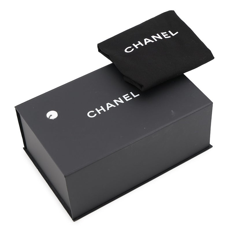 シャネル チェーンショルダーバッグ マトラッセ ココマーク カメラバッグ キャビアスキン CHANEL 白