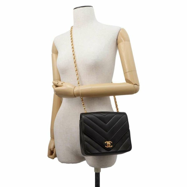 シャネル チェーンショルダーバッグ Vステッチ シェブロン ラムスキン CHANEL バッグ 黒