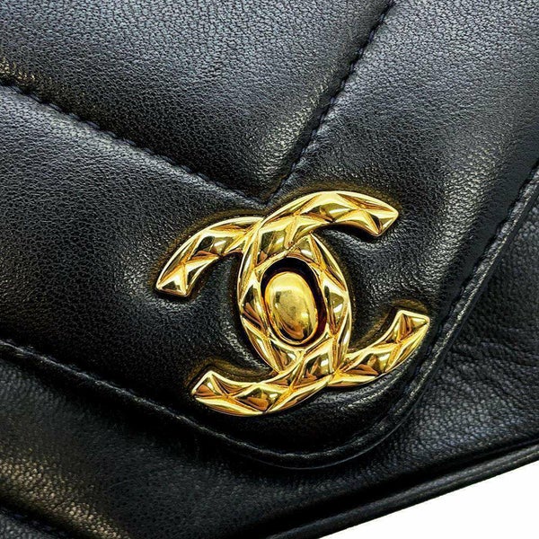 シャネル チェーンショルダーバッグ Vステッチ シェブロン ラムスキン CHANEL バッグ 黒