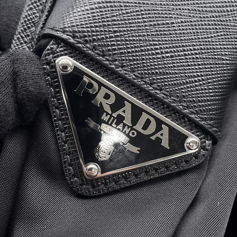 プラダ ショルダーバッグ メッセンジャーバッグ ロゴ ナイロン PRADA バッグ 黒