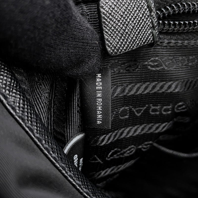 プラダ ショルダーバッグ メッセンジャーバッグ ロゴ ナイロン PRADA バッグ 黒