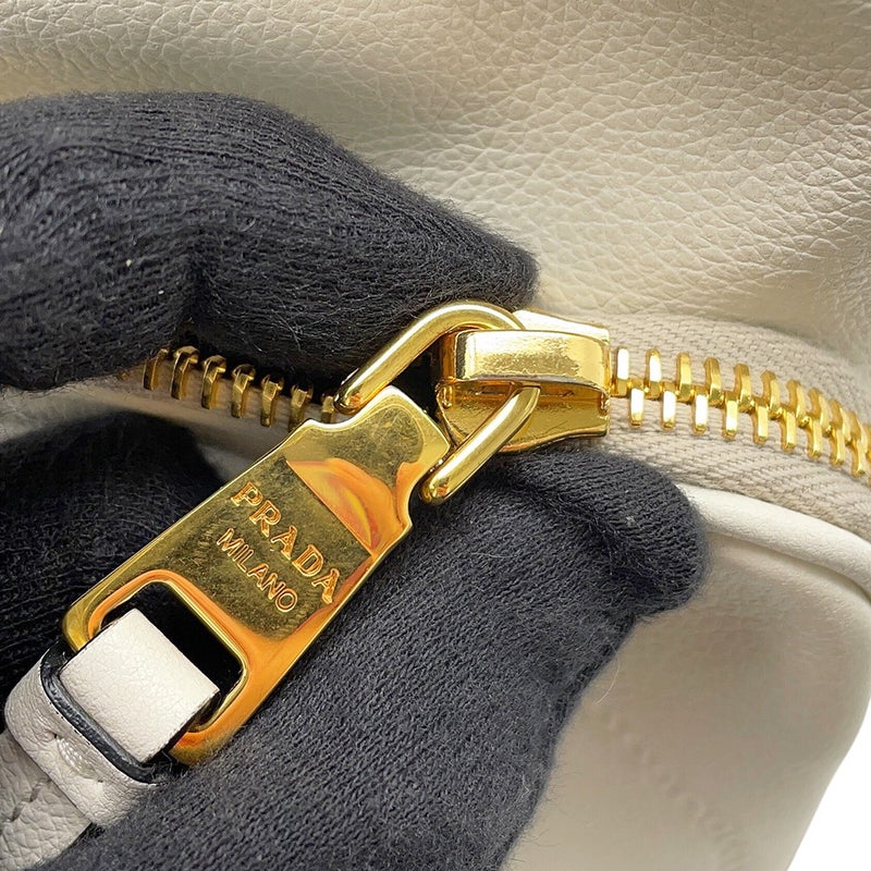 プラダ ハンドバッグ デュエット トライアングルロゴ 巾着 レザー 1BH038 PRADA 2wayショルダーバッグ 白