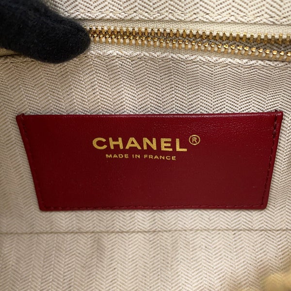 シャネル チェーンショルダーバッグ マトラッセ ココマーク カメラバッグ スエードカーフレザー AS6443 CHANEL 黒