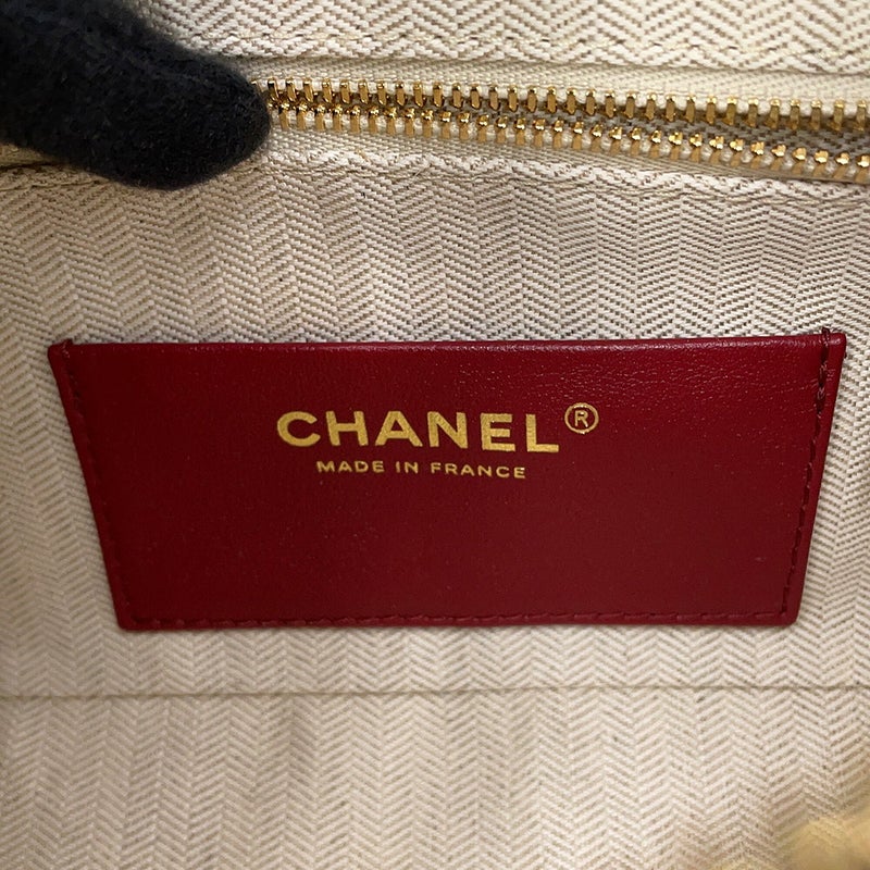 シャネル チェーンショルダーバッグ マトラッセ ココマーク カメラバッグ スエードカーフレザー AS6443 CHANEL 黒