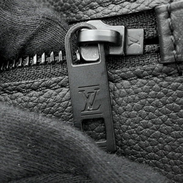 ルイヴィトン クラッチバッグ グレインレザー テイクオフ・ポーチ M69837 LOUIS VUITTON ブラック 黒