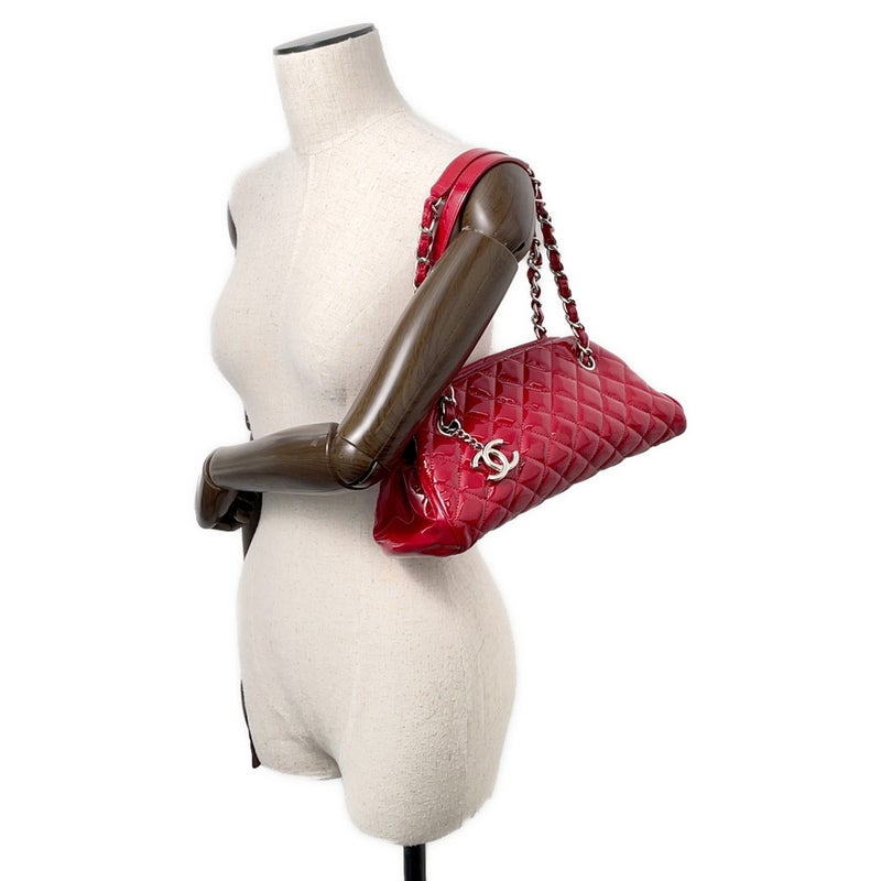 シャネル チェーンショルダーバッグ マドモアゼル ボーリングバッグ パテントレザー CHANEL